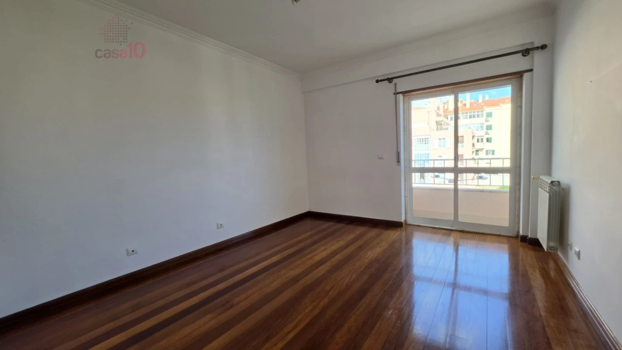 Apartamento T3 para Venda em Carcavelos e Parede Foto 21