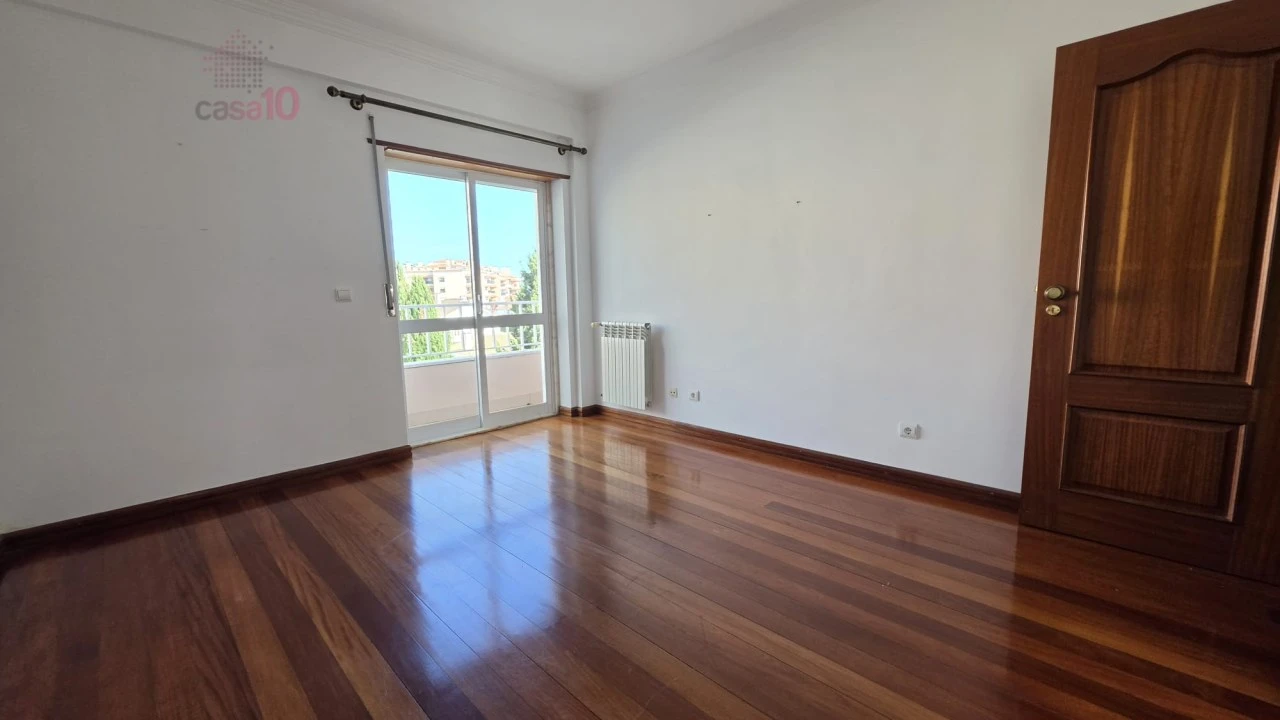 Apartamento T3 para Venda em Carcavelos e Parede Foto 22