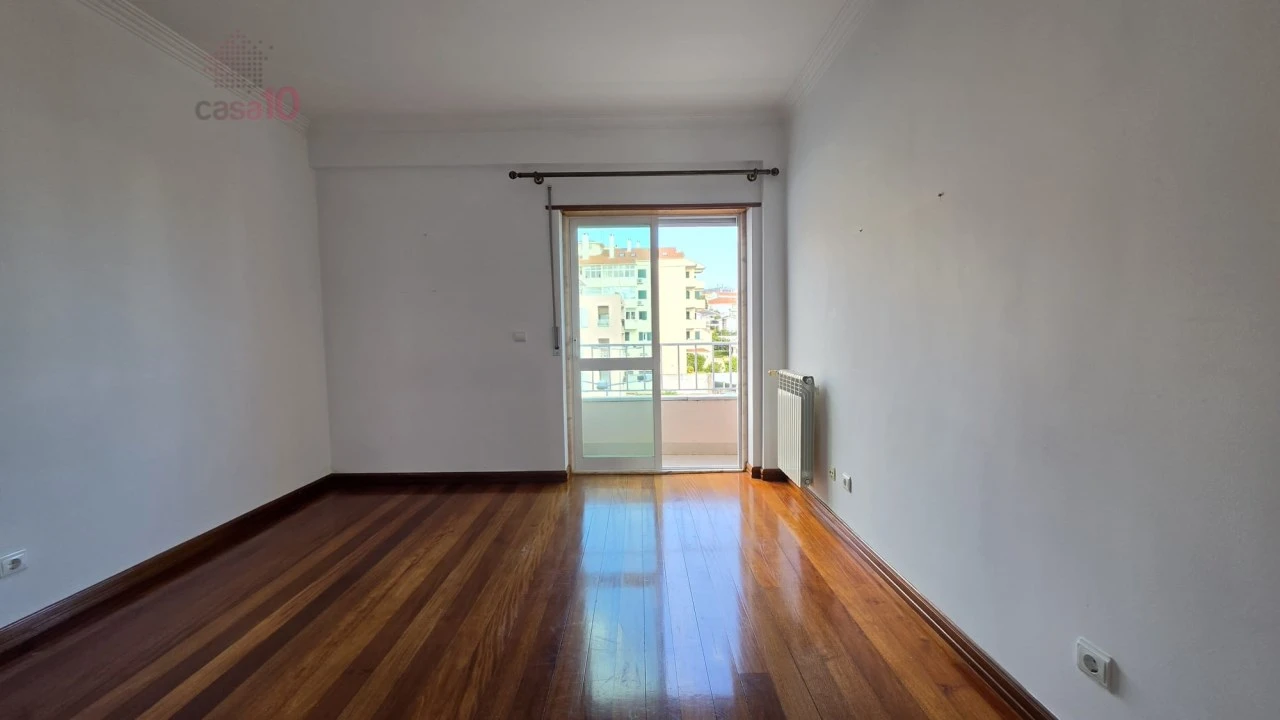 Apartamento T3 para Venda em Carcavelos e Parede Foto 23