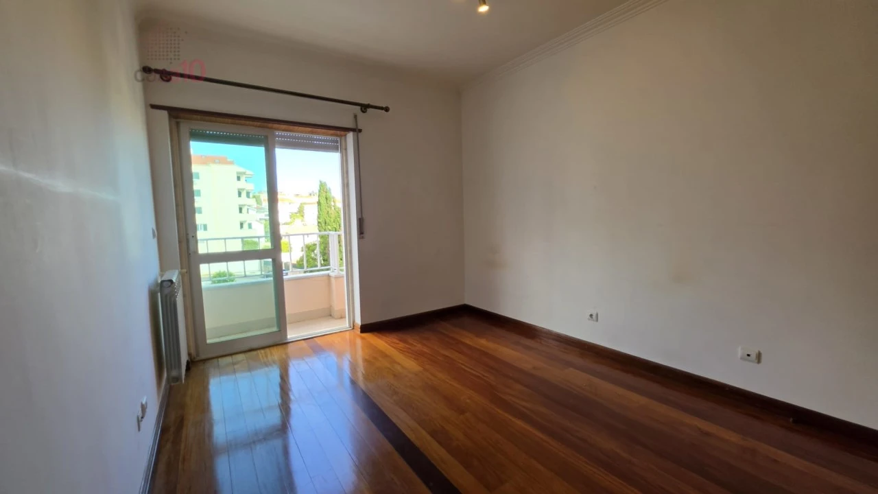 Apartamento T3 para Venda em Carcavelos e Parede Foto 31
