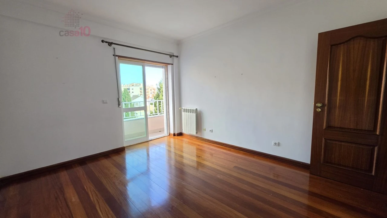 Apartamento T3 para Venda em Carcavelos e Parede Foto 32