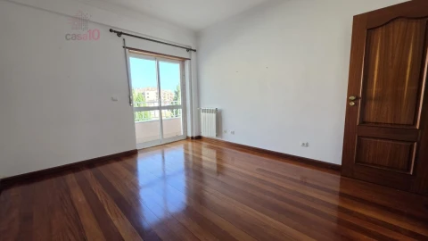 Apartamento T3 para Venda em Carcavelos e Parede