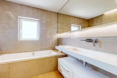 Apartamento T4 para Venda em Oeiras e São Julião da Barra, Paço de Arcos e Caxias