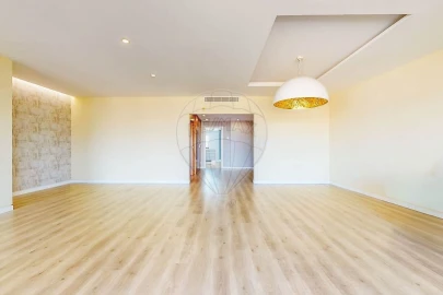 Apartamento T4 para Venda em Oeiras e São Julião da Barra, Paço de Arcos e Caxias