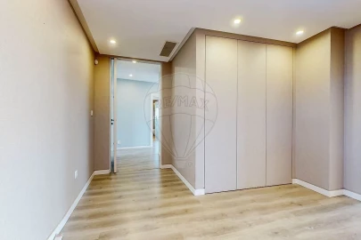 Apartamento T4 para Venda em Oeiras e São Julião da Barra, Paço de Arcos e Caxias