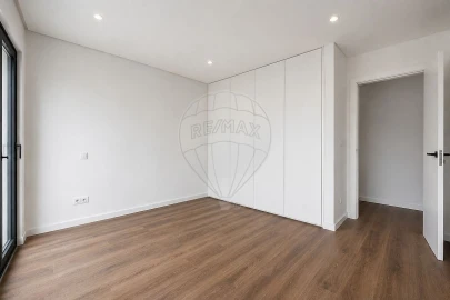 Moradia T4 para Venda em São Domingos de Rana