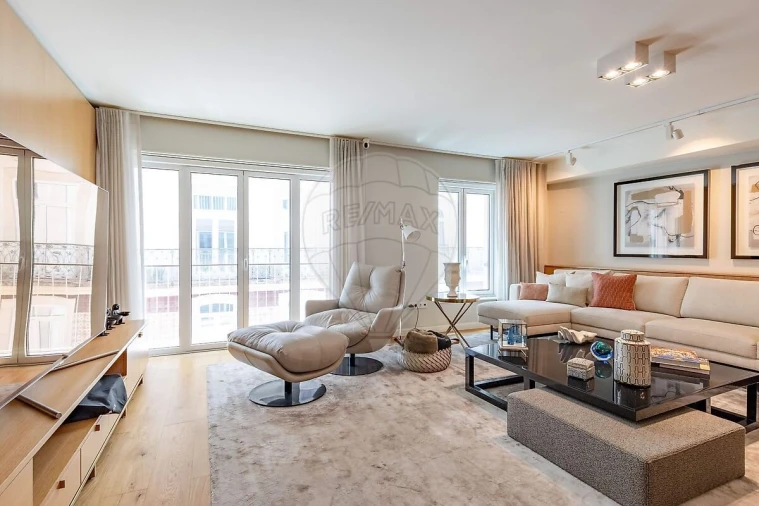 Apartamento T3 para Venda em Santo António Foto 2