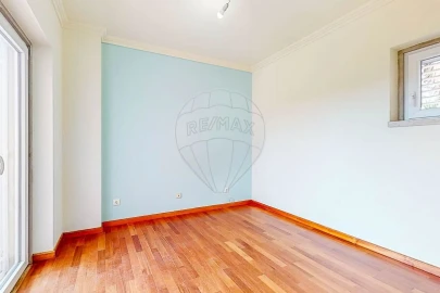 Moradia T5 para Venda em Rio de Mouro