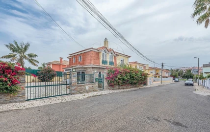 Moradia T4 para Venda em Alcabideche