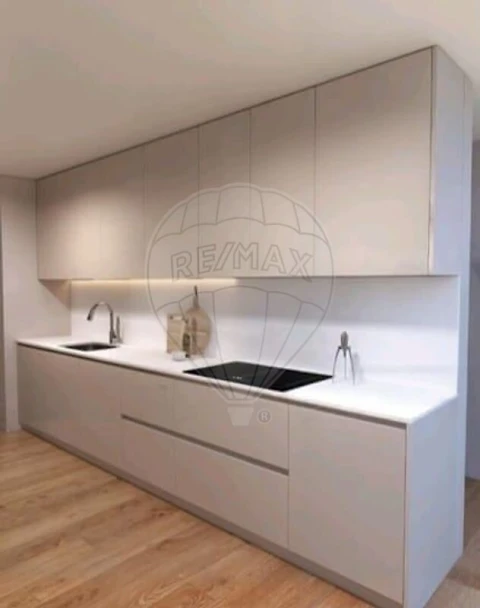 Apartamento T3 para Venda em Carcavelos e Parede