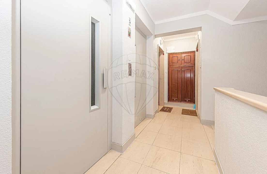 Apartamento T2 para Venda em Cacém e São Marcos Foto 3