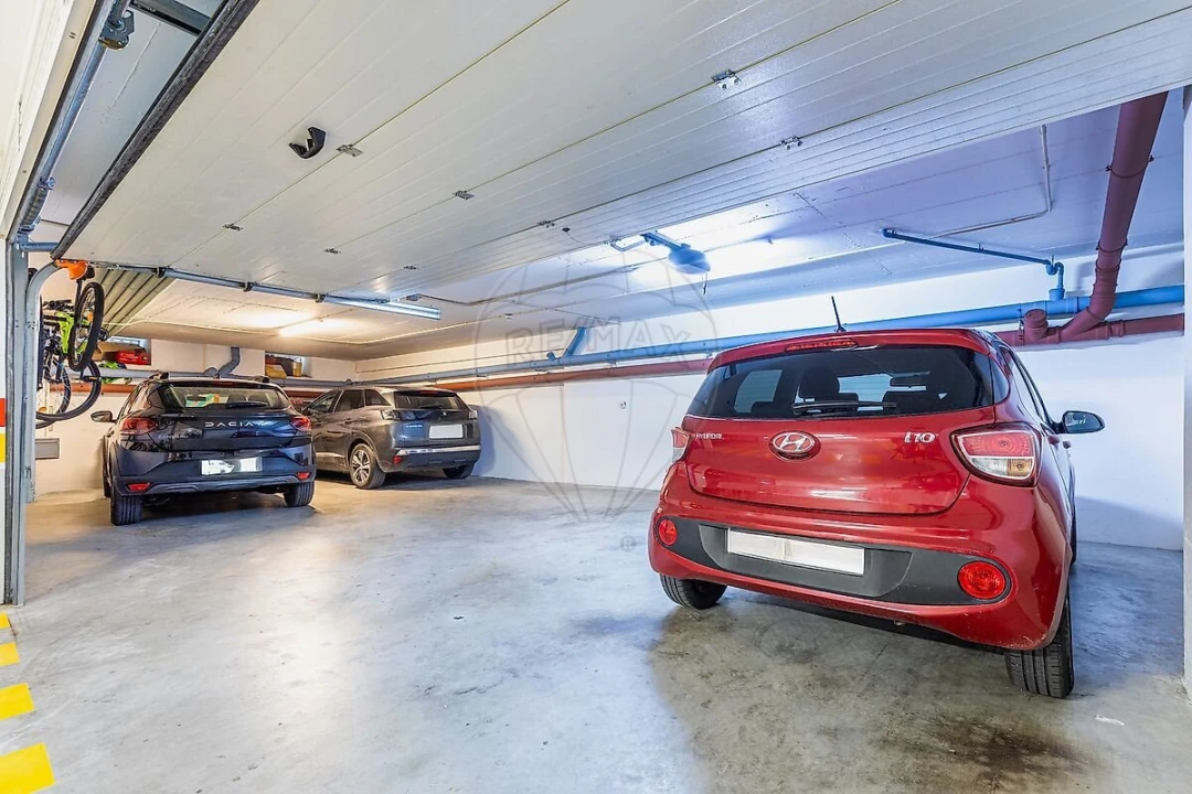 Apartamento T4 para Venda em Carcavelos e Parede Foto 37