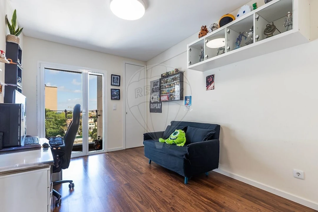 Apartamento T4 para Venda em Carcavelos e Parede Foto 25