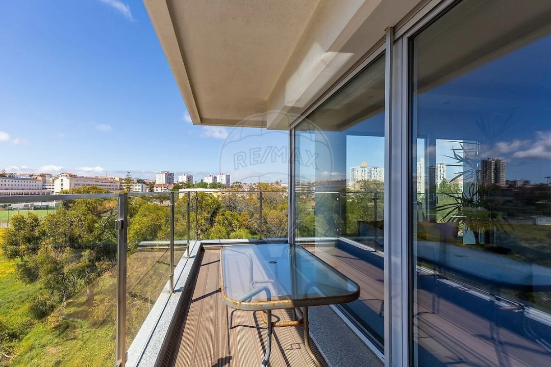 Apartamento T4 para Venda em Carcavelos e Parede Foto 9