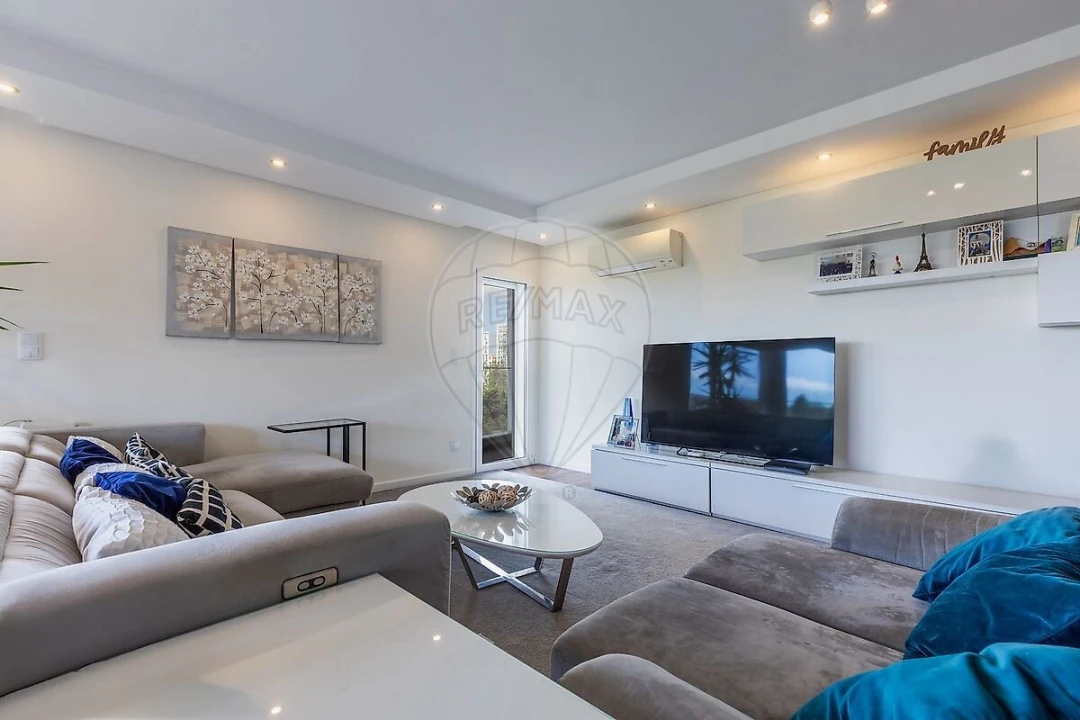 Apartamento T4 para Venda em Carcavelos e Parede Foto 3