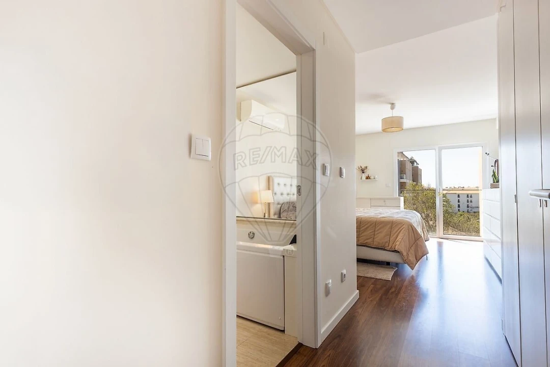 Apartamento T4 para Venda em Carcavelos e Parede Foto 17