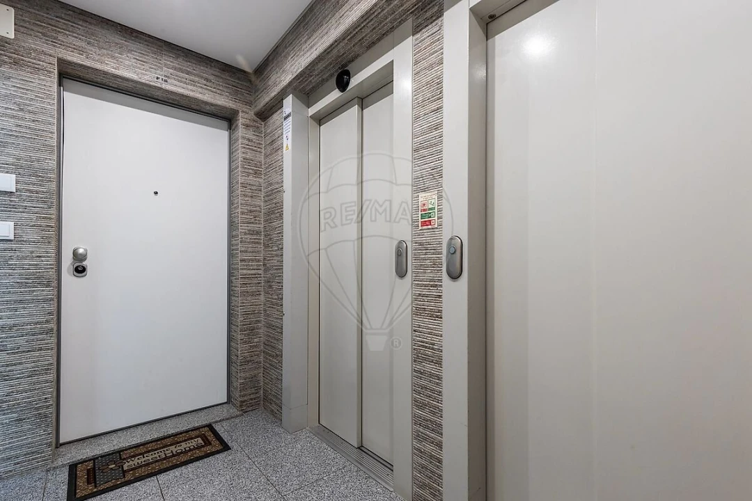 Apartamento T4 para Venda em Carcavelos e Parede Foto 31