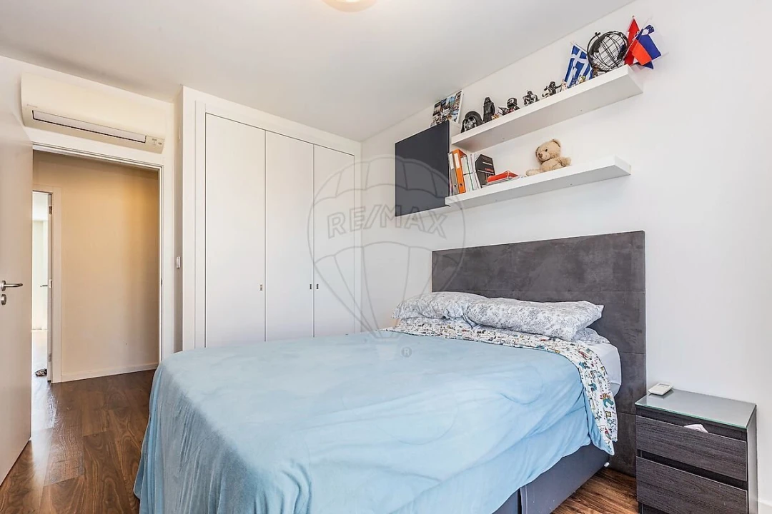 Apartamento T4 para Venda em Carcavelos e Parede Foto 29