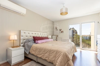 Apartamento T4 para Venda em Carcavelos e Parede