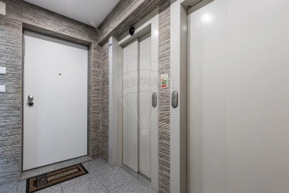 Apartamento T4 para Venda em Carcavelos e Parede