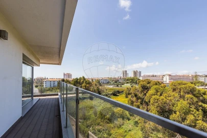 Apartamento T4 para Venda em Carcavelos e Parede