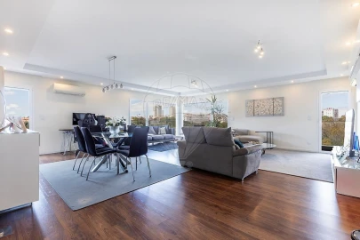Apartamento T4 para Venda em Carcavelos e Parede