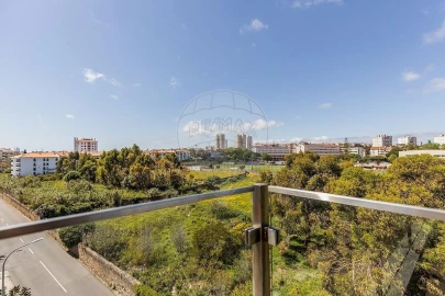 Apartamento T4 para Venda em Carcavelos e Parede