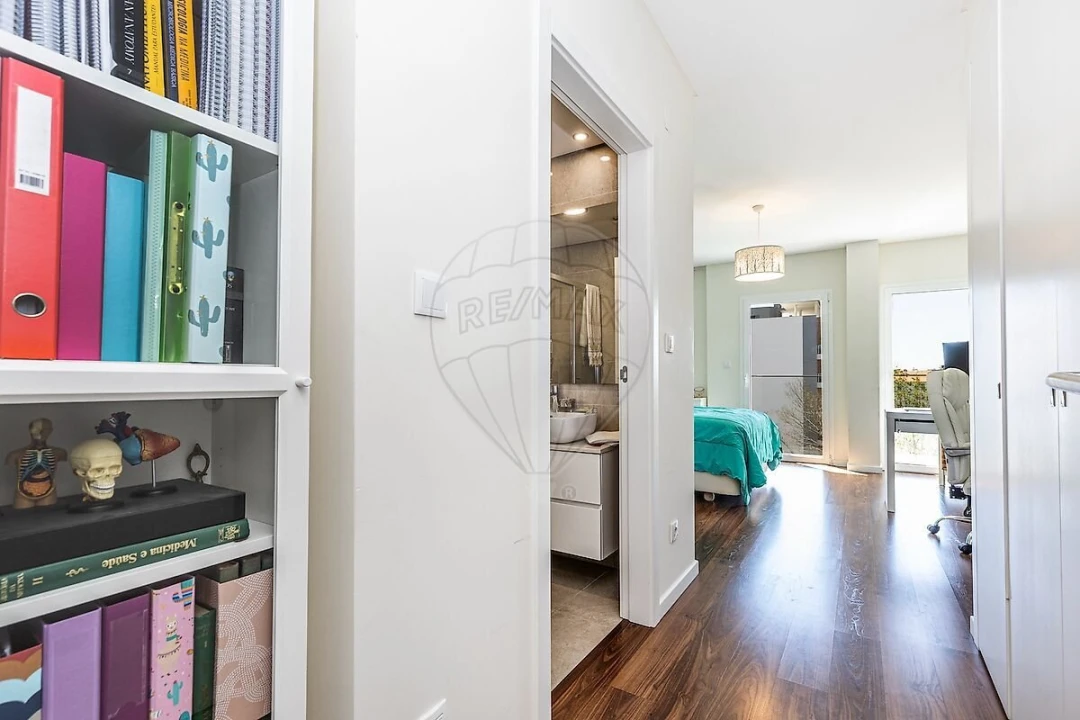 Apartamento T4 para Venda em Carcavelos e Parede Foto 20