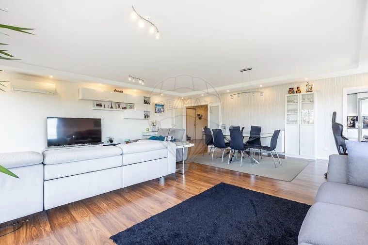 Apartamento T4 para Venda em Carcavelos e Parede Foto 8
