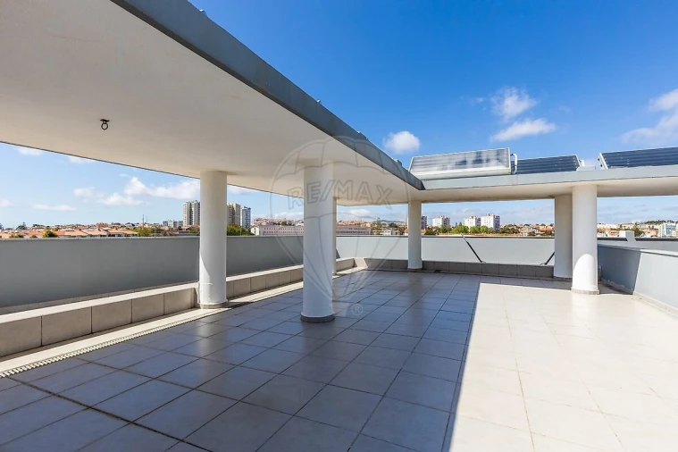 Apartamento T4 para Venda em Carcavelos e Parede Foto 33
