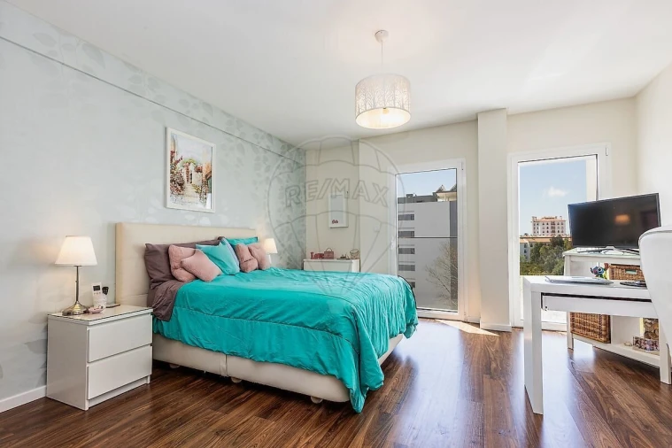 Apartamento T4 para Venda em Carcavelos e Parede Foto 23
