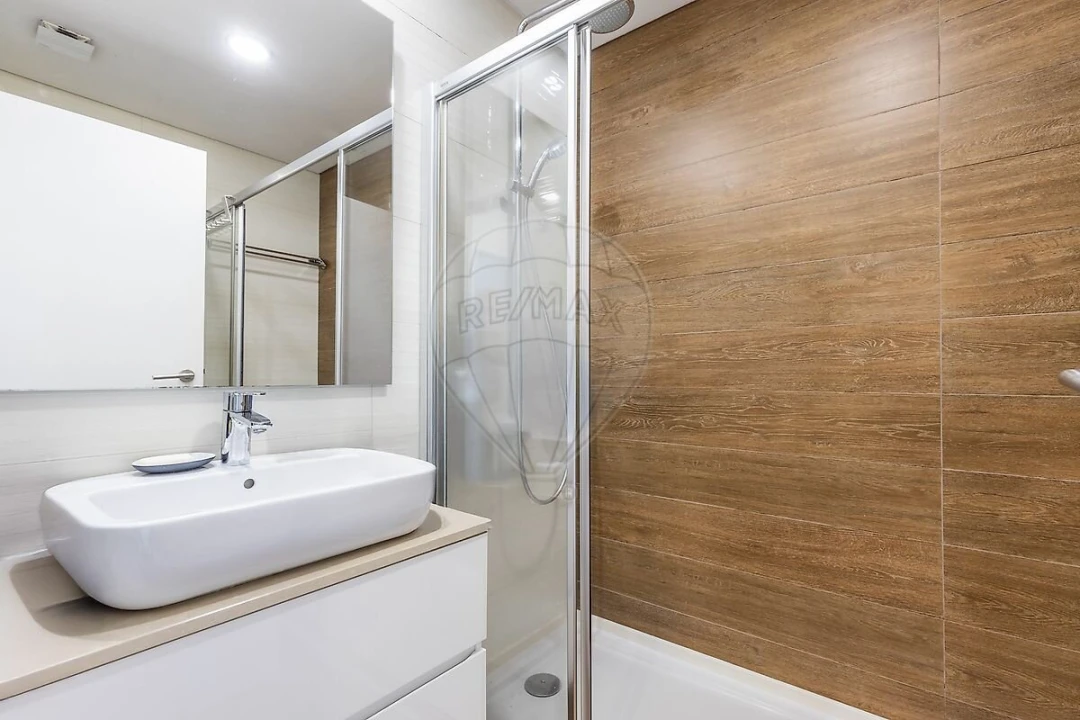 Apartamento T4 para Venda em Carcavelos e Parede Foto 26