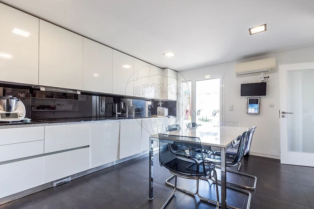 Apartamento T4 para Venda em Carcavelos e Parede Foto 11