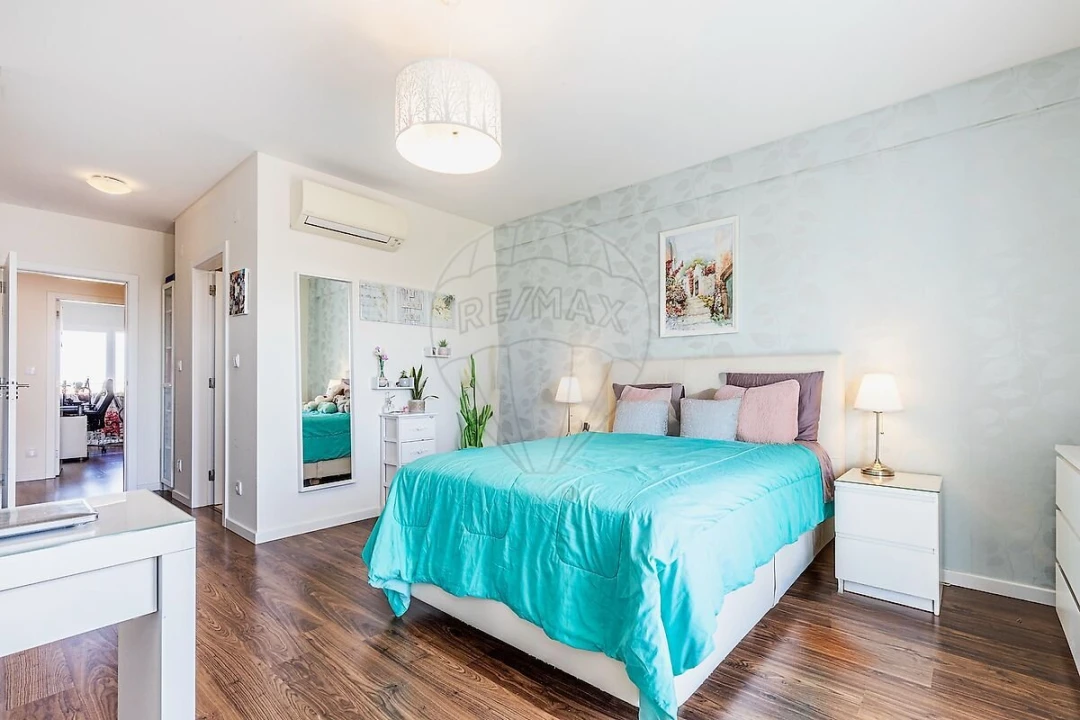 Apartamento T4 para Venda em Carcavelos e Parede Foto 22