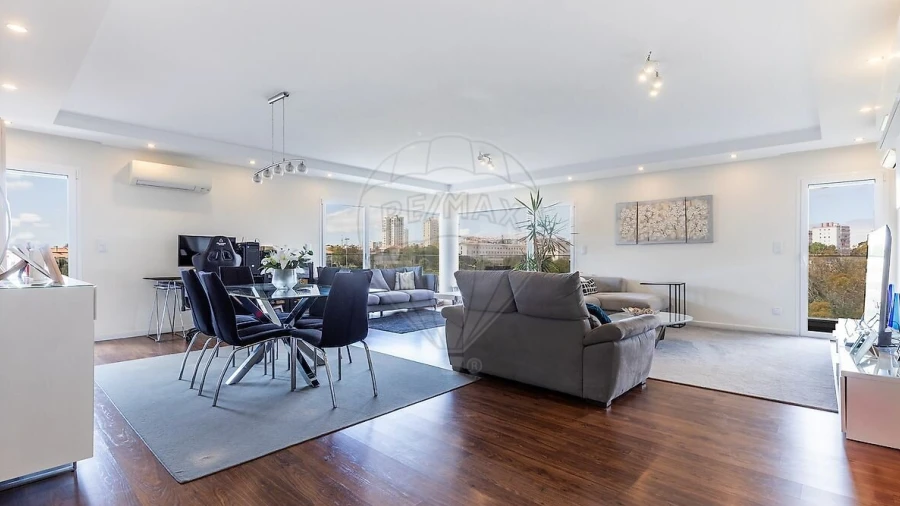 Apartamento T4 para Venda em Carcavelos e Parede