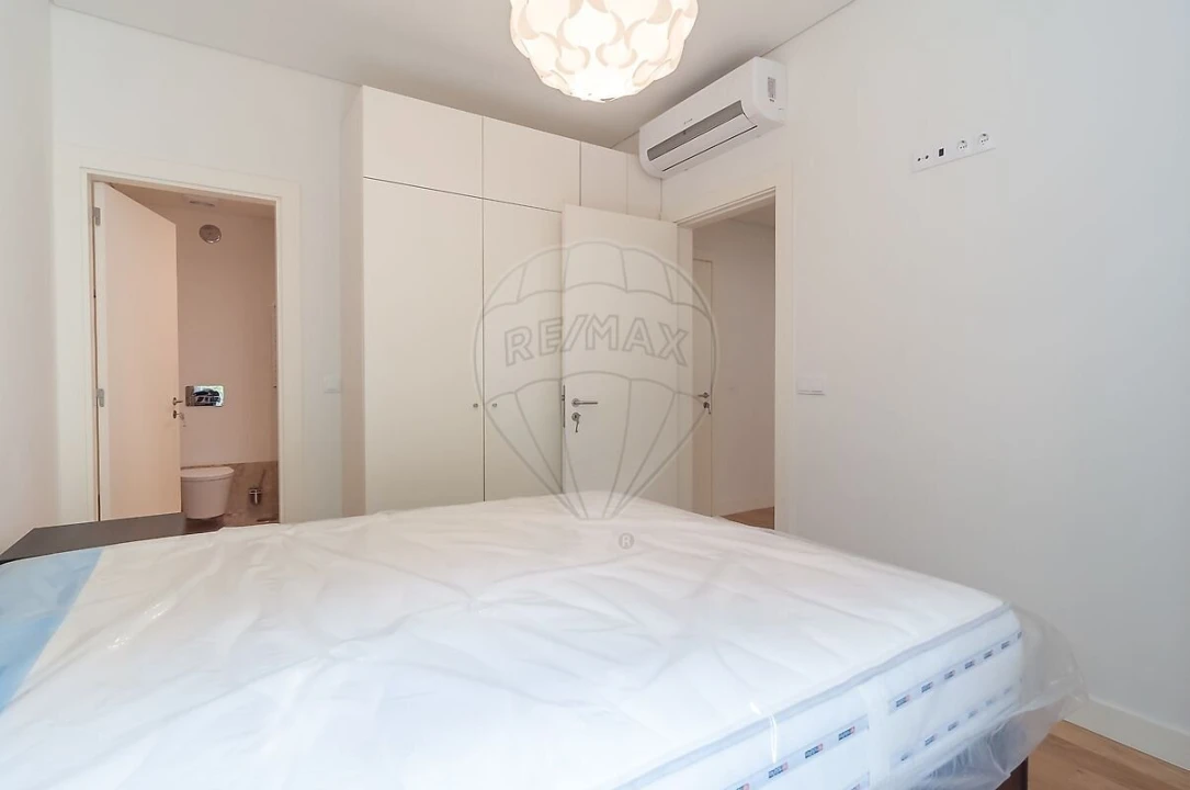 Apartamento T2 para Venda em Santo António Foto 9
