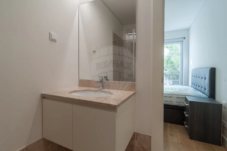 Apartamento T2 para Venda em Santo António Foto 10
