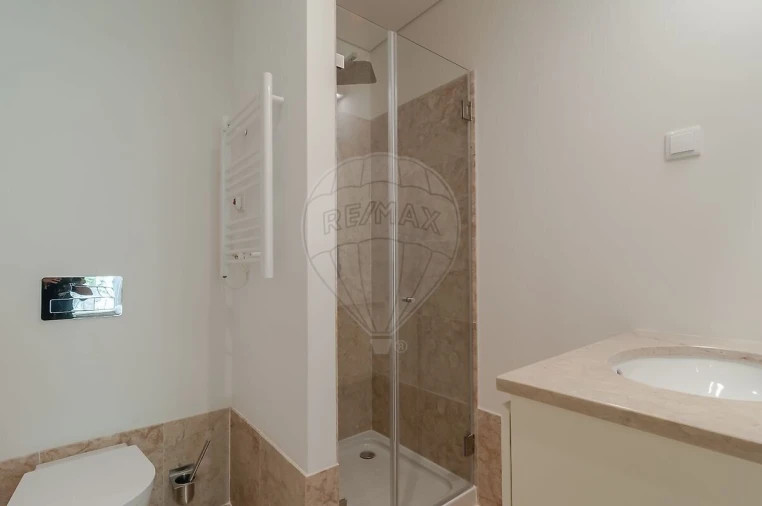 Apartamento T2 para Venda em Santo António Foto 11