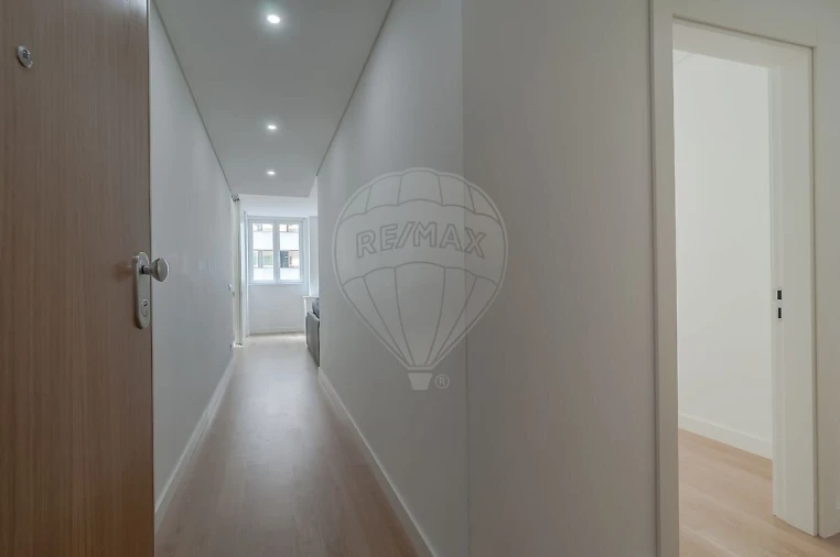 Apartamento T2 para Venda em Santo António Foto 15