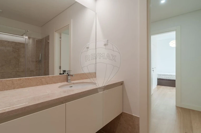 Apartamento T2 para Venda em Santo António Foto 14