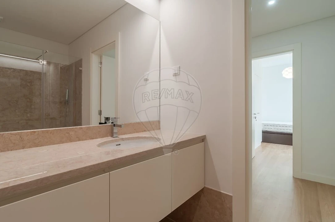 Apartamento T2 para Venda em Santo António Foto 14