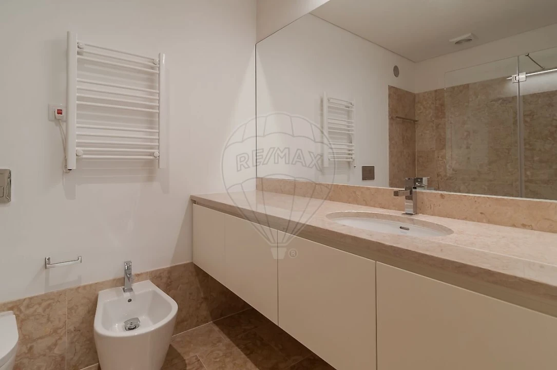 Apartamento T2 para Venda em Santo António Foto 13