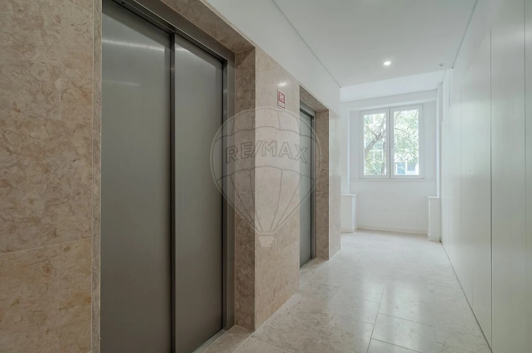 Apartamento T2 para Venda em Santo António Foto 16
