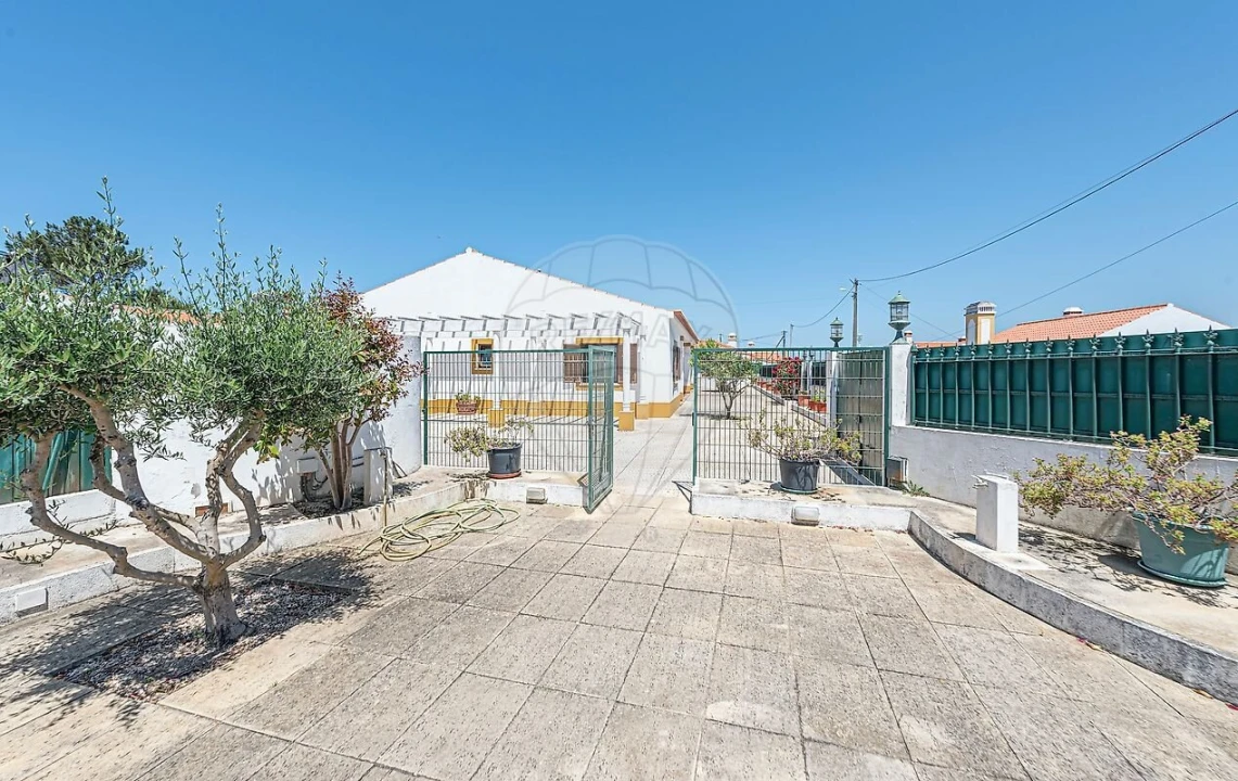 Moradia T4 para Venda em São Teotónio Foto 32