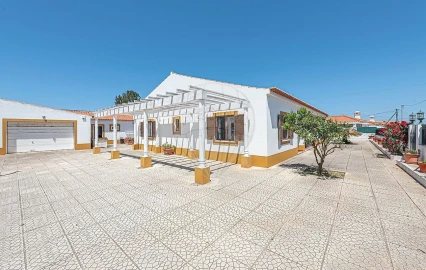 Moradia T4 para Venda em São Teotónio