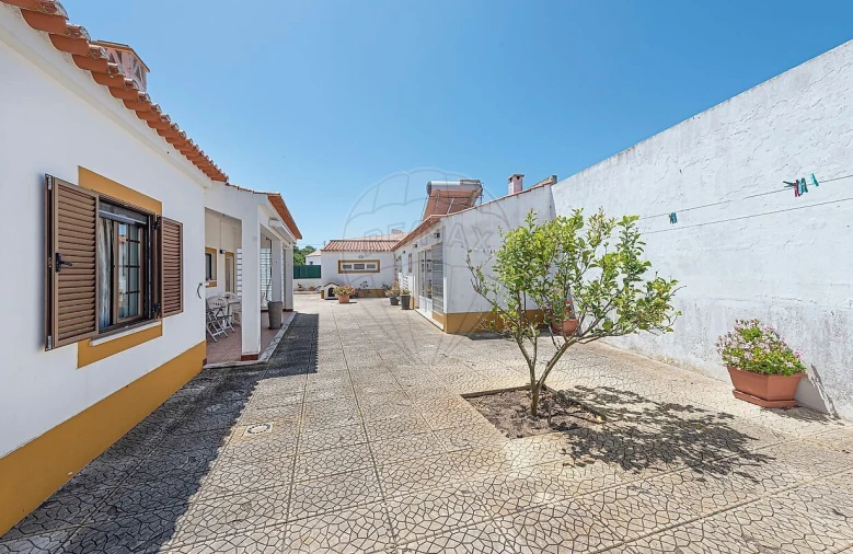 Moradia T4 para Venda em São Teotónio Foto 30