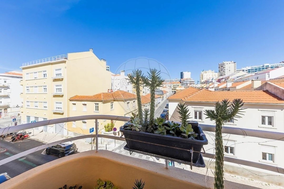 Apartamento T2 para Venda em Areeiro Foto 3