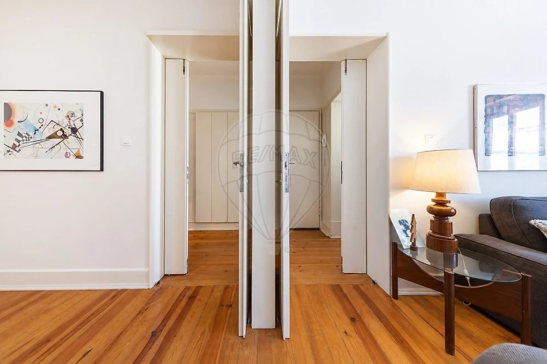 Apartamento T2 para Venda em Areeiro Foto 6