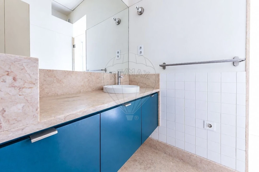Apartamento T2 para Venda em Areeiro Foto 19