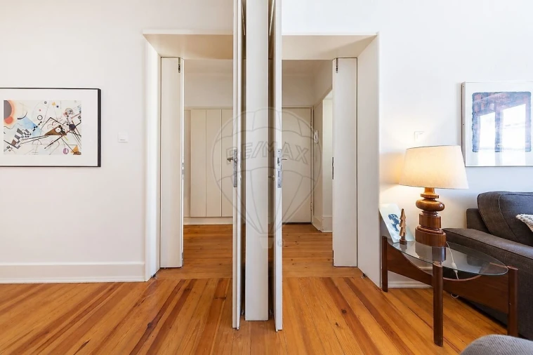 Apartamento T2 para Venda em Areeiro Foto 6